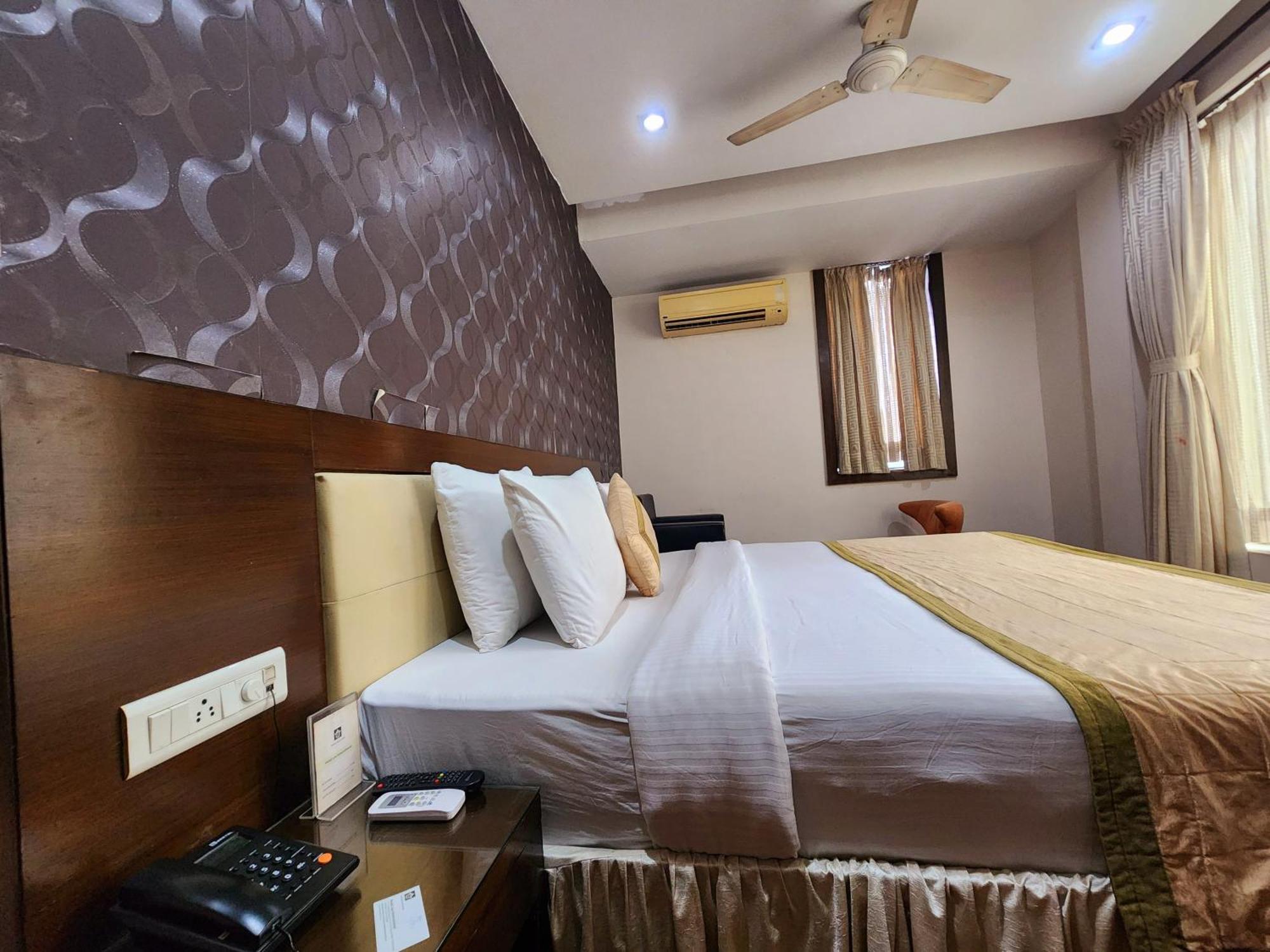 Hotel Lee International Kolkata Ngoại thất bức ảnh