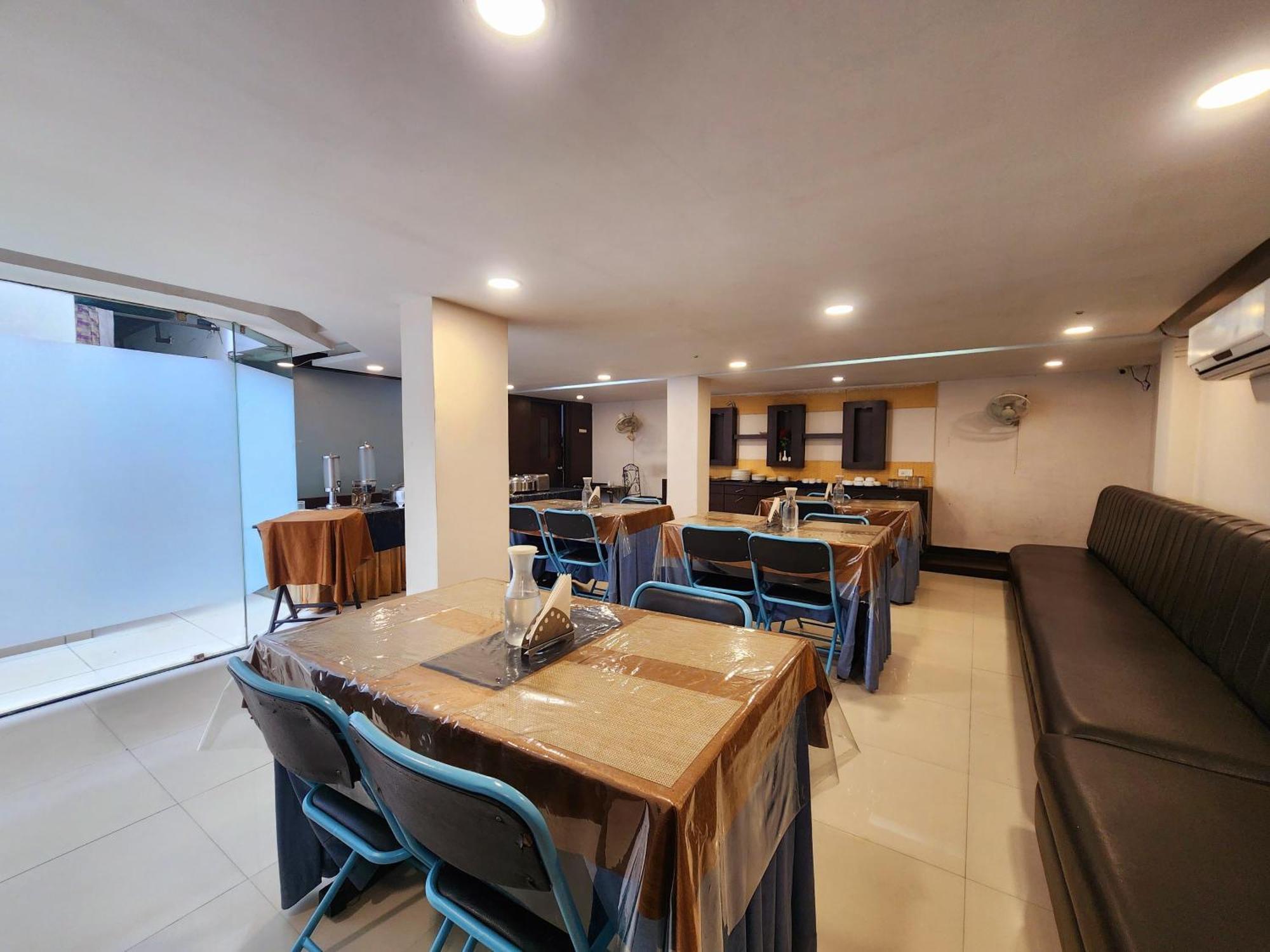 Hotel Lee International Kolkata Ngoại thất bức ảnh