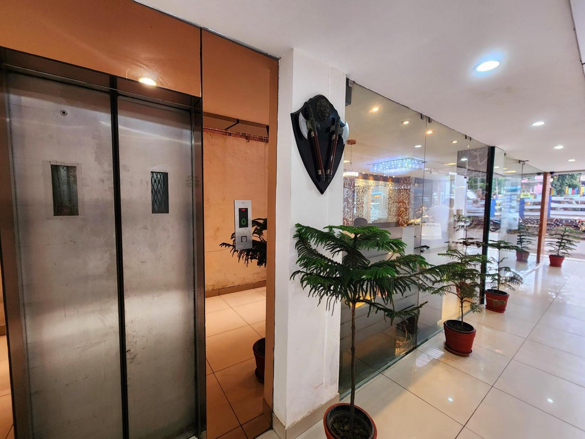 Hotel Lee International Kolkata Ngoại thất bức ảnh